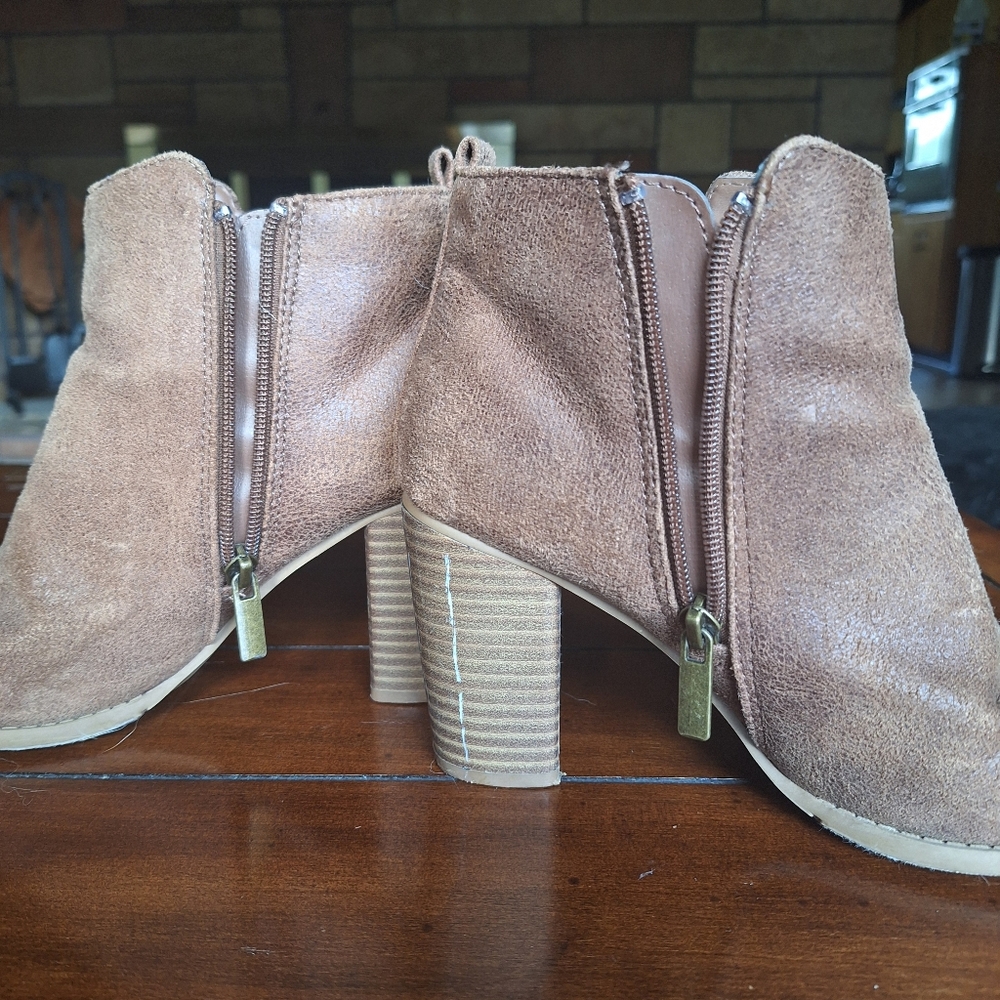 Maurices Brandy Gold Studded Stacked Heel Bootie 7.5M - Picture 6 of 11